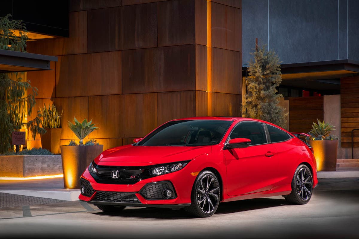 <b>Para gustos, los colores</b>
<br>
<br>En esta edición, el Honda Civic Si está disponible en siete colores diferentes:
<br>
<ul>
 <li>Aegean Blue Metallic</li>
 <li>Crystal Black Pearl</li>
 <li>Lunar Silver Metallic</li>
 <li>Modern Steel Metallic</li>
 <li>Platinum White Pearl</li>
 <li>Rallye Red</li>
 <li>Tonic Yellow Pearl</li>
</ul>