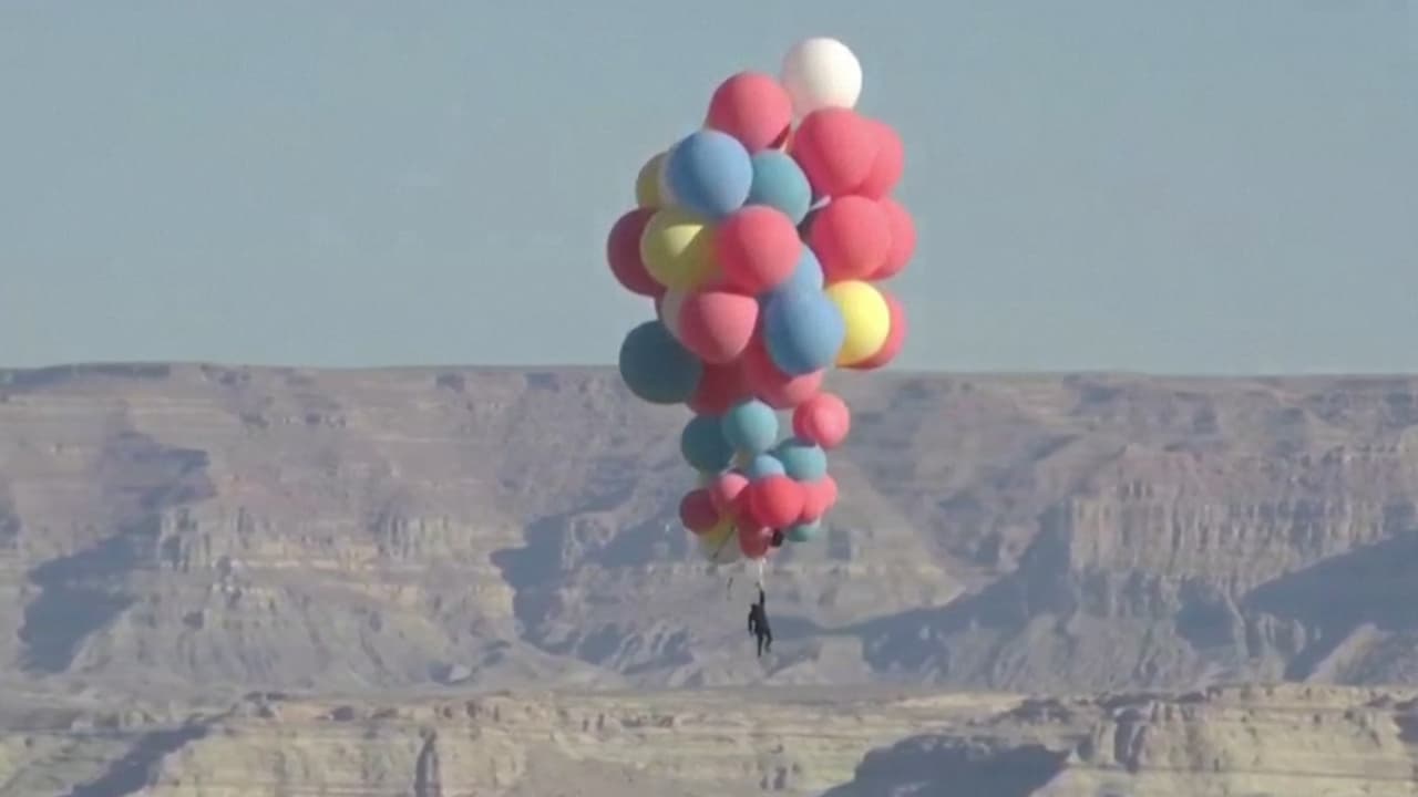 David Blaine alcanzó la altura de un avión comercial en el cielo de Arizona