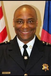 Policía de Clayton acusado de disparar a una mujer