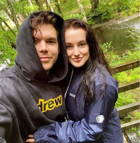 Posteriormente conoció a Jade Davis, en 2019, y desde entonces comparten su amor en redes sociales.