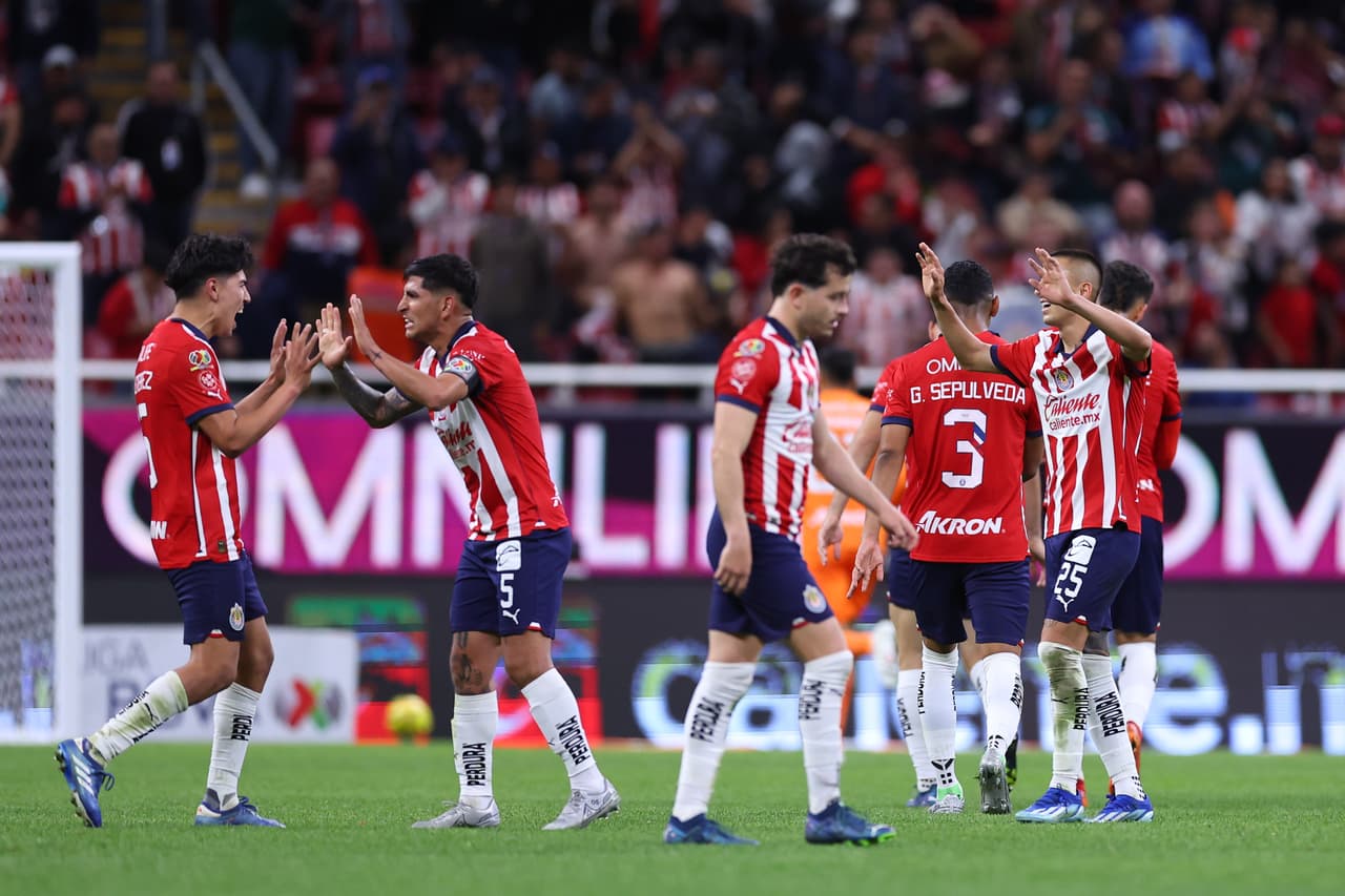 Cade Cowell de inicio en el XI de Chivas ante Toluca 