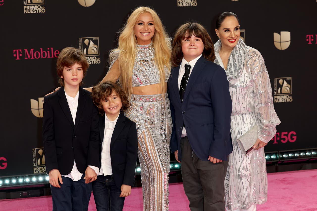 Tras el fallecimiento de la exactriz, quien fuera una de las estrellas del cine y la televisión mexicana durante las décadas de los 70's y 80's, varios famosos dejaron sus condolencias a la 'Chica Dorada'.