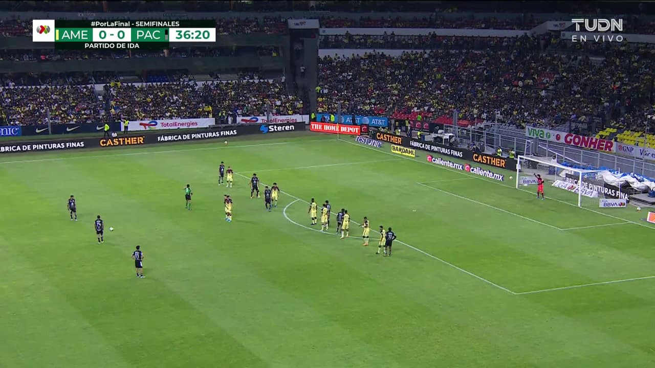 ¡TIRO ATAJADO! disparo por Víctor Guzmán.