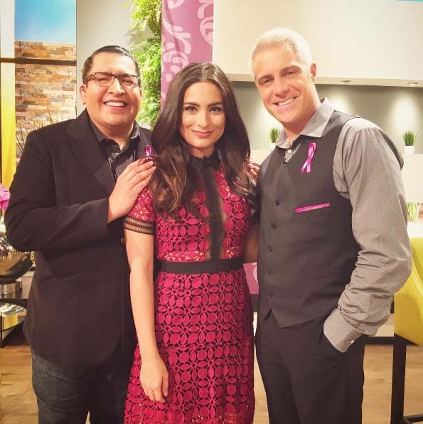 La hermosa Ana Brenda no se podía irse de HOY sin la foto del recuerdo con Alex Kaffie y Lisardo.