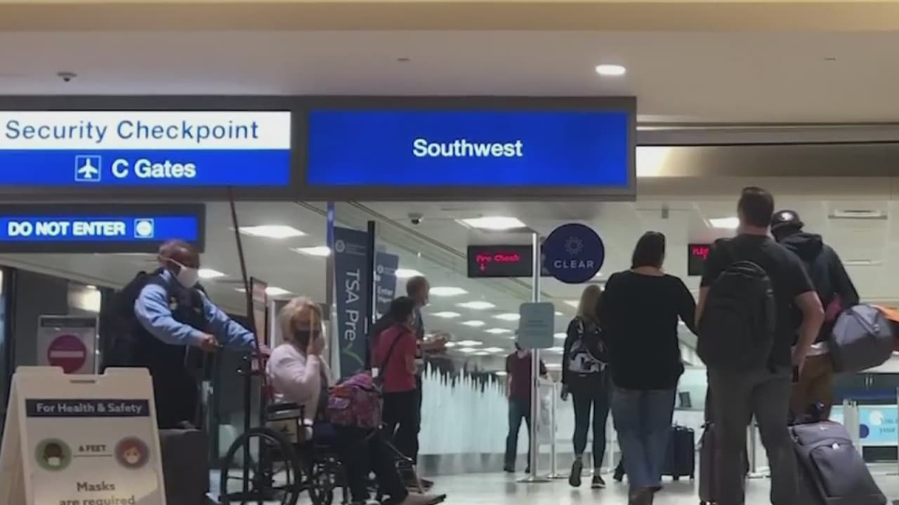 Expertos temen que con el receso de 'Spring Break' se disparen los casos de covid-19, como ha pasado en festividades anteriores, por lo que llaman a no viajar a menos que sea estrictamente necesario.