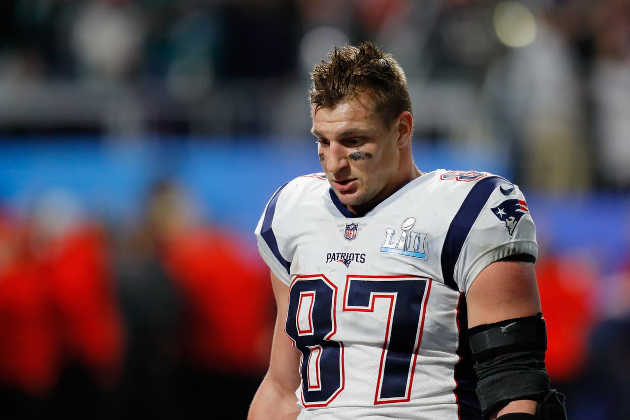 Gronk atrapó dos pases de touchdown en la derrota ante los Eagles.