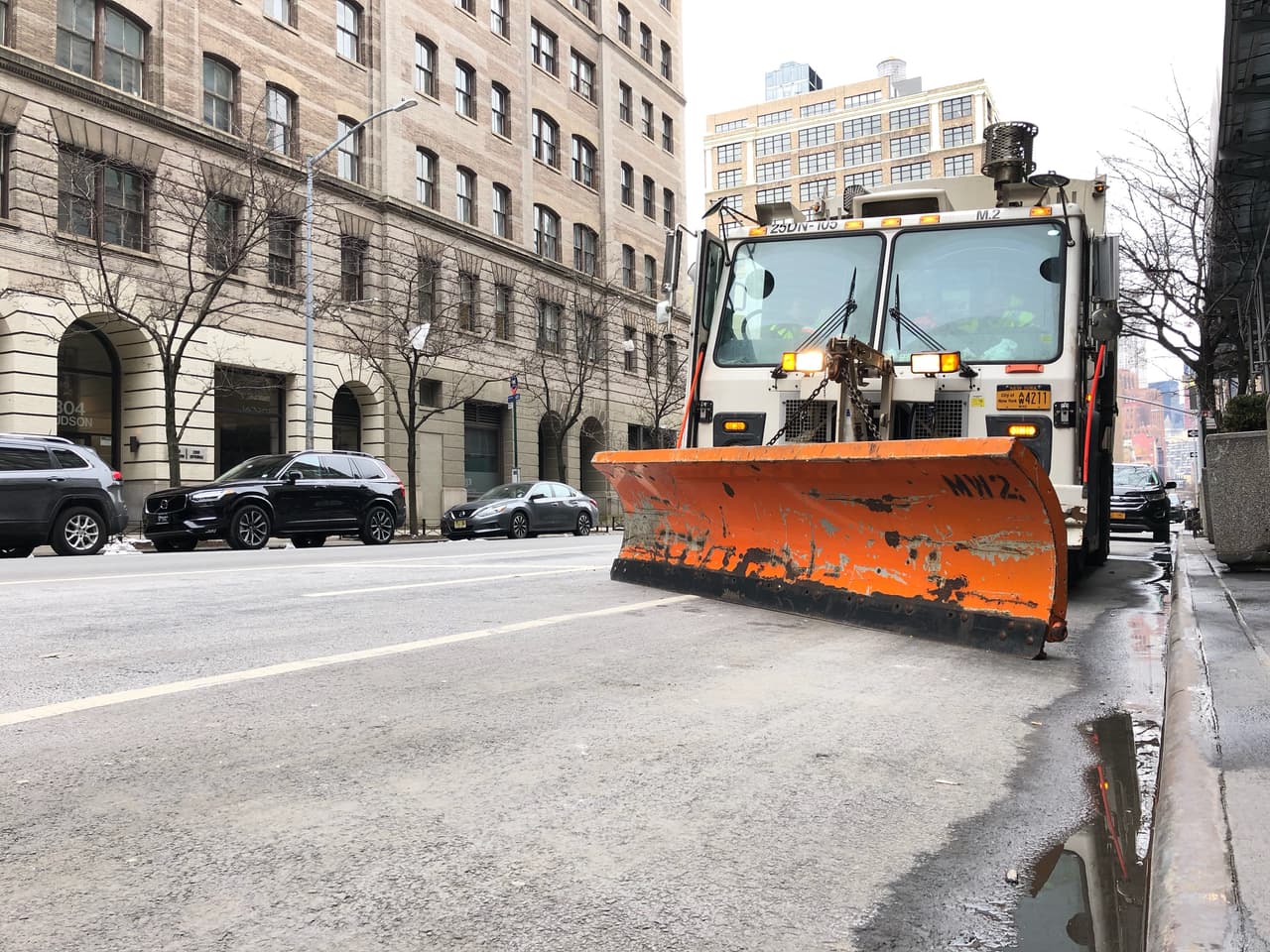 Comienza caída de aguanieve en el condado de Frederick; camiones patrullan calles para mantenerlas despejadas 