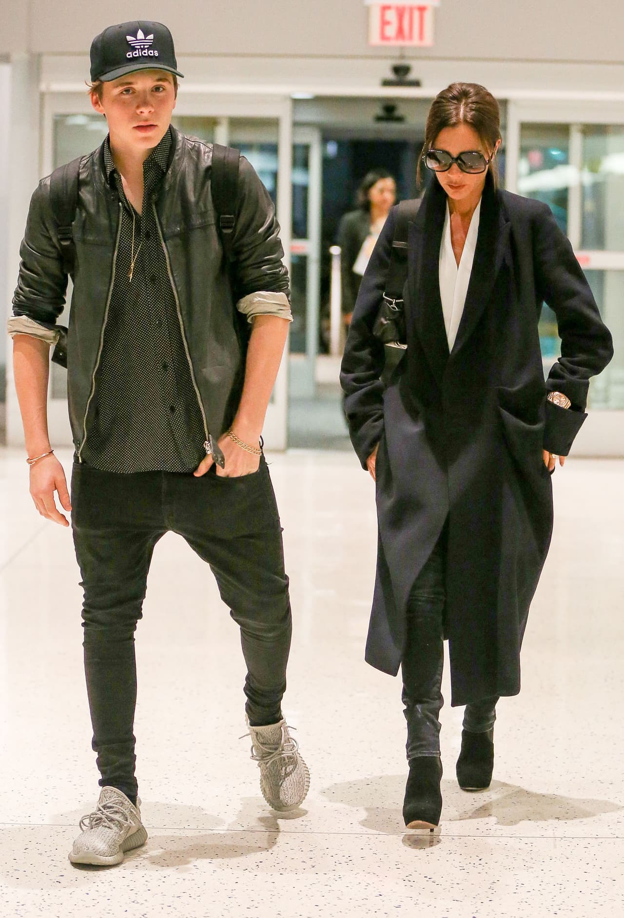 Aparte de buen estilo, el joven también tiene muy buenos modales.