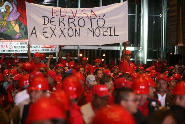 VENEZUELA VS. EXXON MOBIL,Y CONOCOPHILLIPS - Hugo Chávez en 2007 decidió nacionalizar estas compañías luego de que se negaran a participar en un sistema de empresas mixtas con un accionariado minoritario para las compañías extranjeras frente al mínimo de 60% de PDVSA.