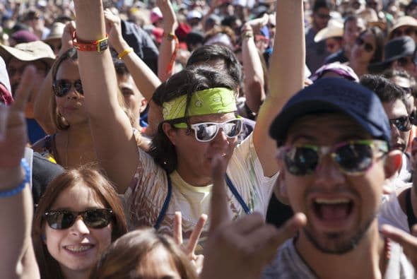 La banda mexicana liderada por León Larregui conquistó a los miles de asistentes en el segundo día del Austin City Limits.