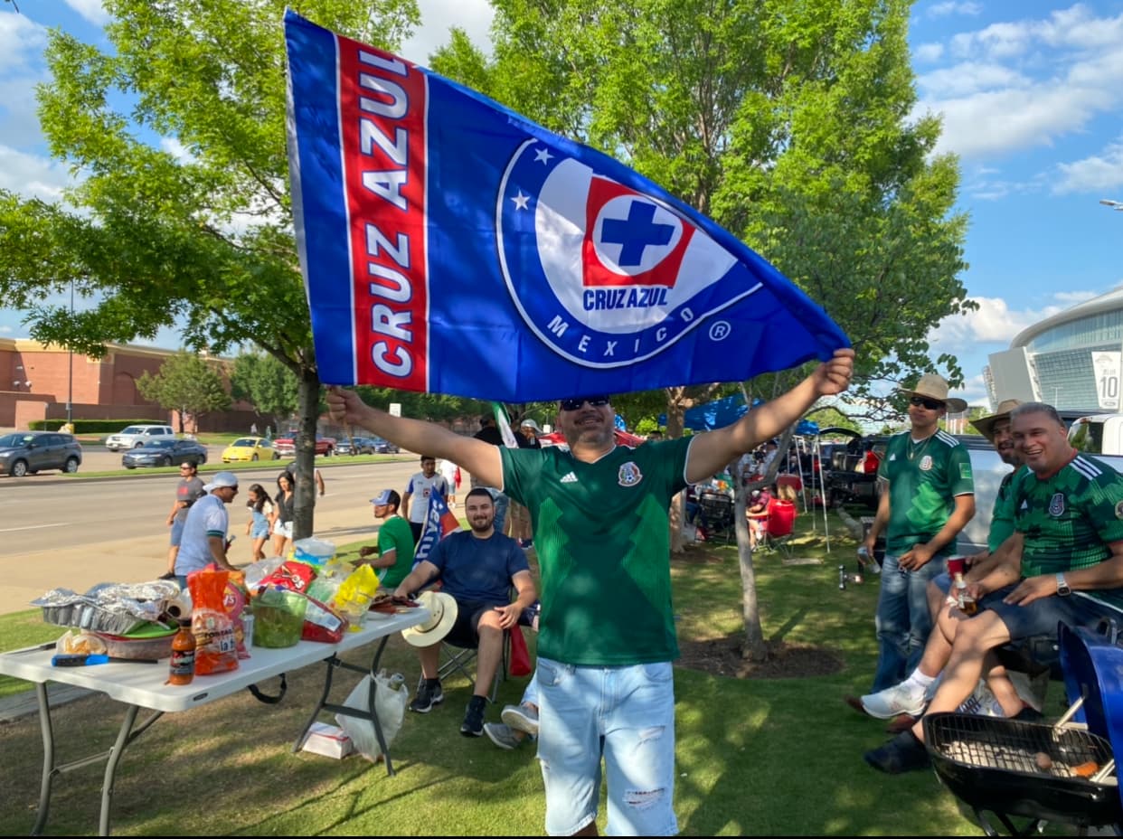 Algunos aficionados mexicanos están ansiosos por ver la final del clausura 2021 del fútbol mexicano entre el Cruz Azul y el Santos.