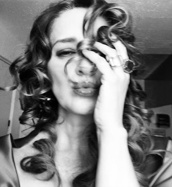 Sin duda, una de sus telenovelas más recordadas es 
<i>Te sigo amando</i>, donde compartió créditos con Sergio Goyri.