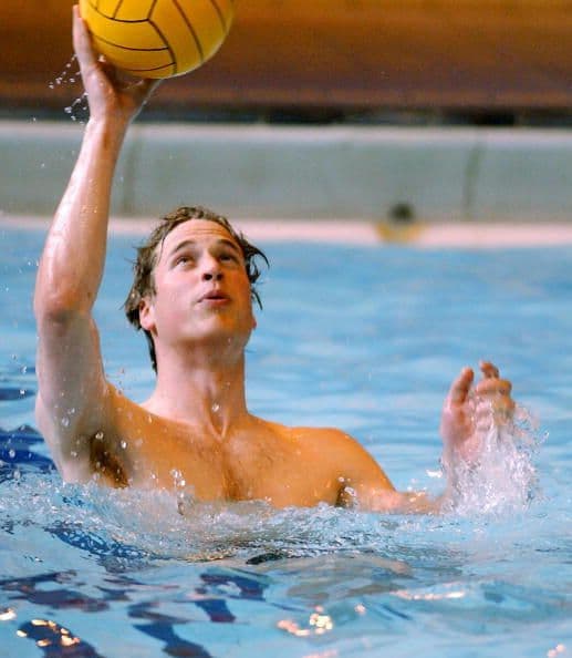 El príncipe William hace su debut en waterpolo para el escuadrón escocés en el torneo nacional de las Celtic Nations contra Gales e Irlanda.