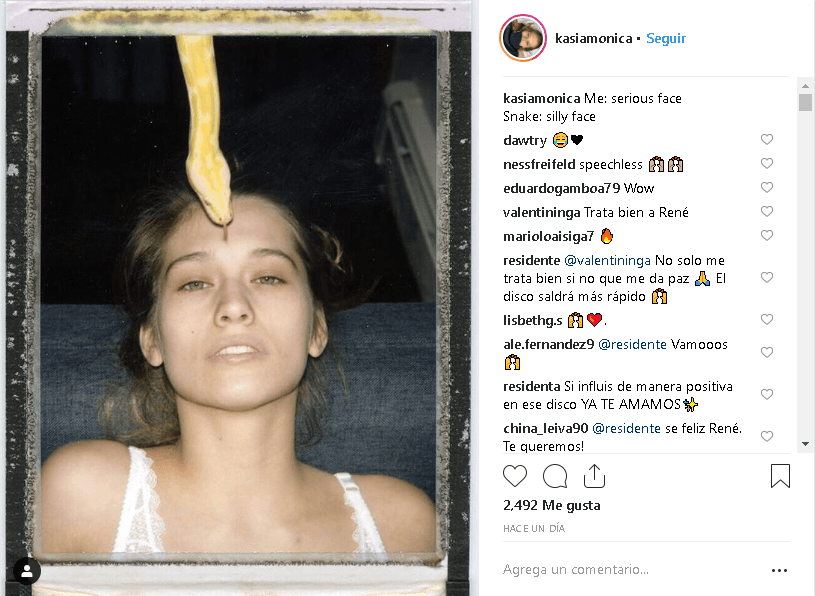 En una de las fotos que la joven publicó el sábado, una seguidora le escribió “trata bien a René” y fue el cantante puertorriqueño quien contestó. “No solo me trata bien si no que me da paz. El disco saldrá más rápido”, anticipó.