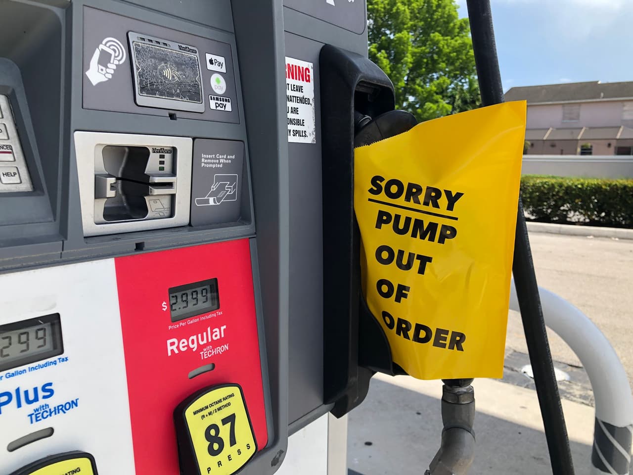 Las autoridades recomiendan eligir una gasolinera con buena iluminación y cámaras de seguridad.