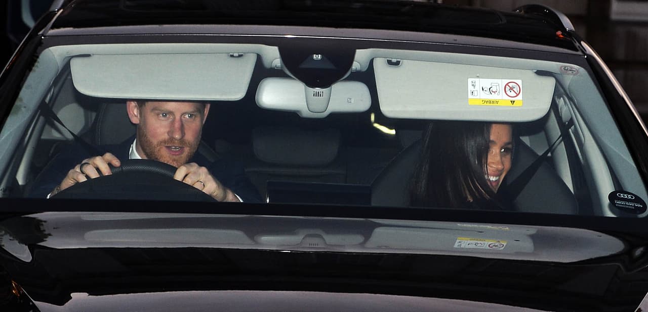 La pareja lucía relajada y sonrió a los lentes de los fotógrafos.