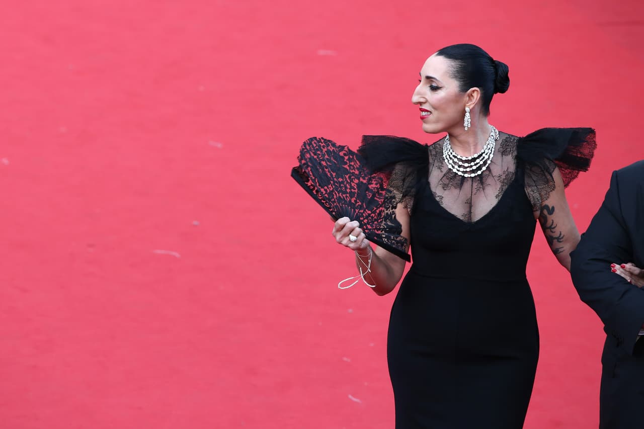 Las capacidades histriónicas de la española Rossy de Palma abarcan lo mismo los escenarios de la música, el teatro y el cine, esta última una disciplina que la ha dado a conocer internacionalmente por los roles que ha interpretado en las películas del cineasta Pedro Almodóvar.