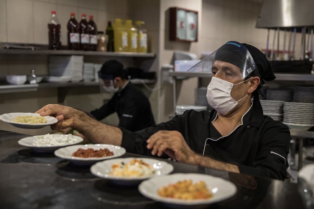 Restaurantes y gimnasios podrán abrir con la implementación de la Fase 3 de California