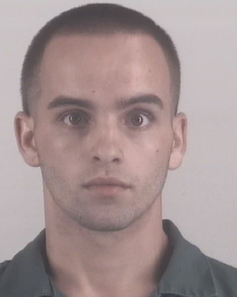 Juez condena a joven a 12 años de prisión por apuñalar un compañero de estudios