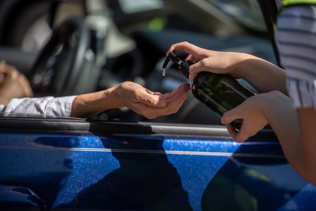 El periodo de 
<a href="https://www.univision.com/local/san-antonio-kwex/elecciones-estados-unidos-2020/te-contamos-todo-lo-que-necesitas-saber-para-votar-de-forma-anticipada-en-texas-3">votación anticipada en Texas</a> se ha extendido debido a la pandemia. Comenzó el 13 de octubre y termina el 30 de este mes. Puedes acudir a los centros electorales de tu distrito. 
<a href="https://teamrv-mvp.sos.texas.gov/MVP/languageChange.do" target="_blank">Averigua cuál te corresponde en esta página (información disponible en español). </a>