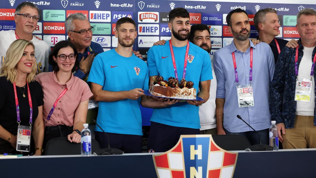 Croacia da pastel y reconocimientos a prensa en Qatar 2022