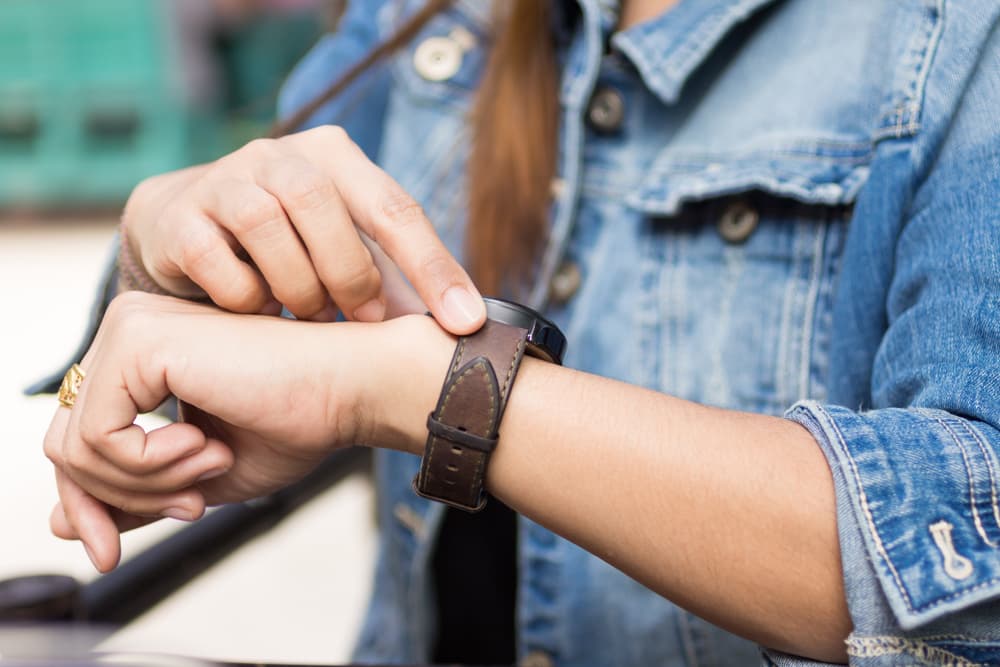 <h3 class="cms-H3-H3">Qué son las horas espejo </h3>
<br> Las horas espejo aparecen cuando vemos nuestro reloj y por “coincidencia” nos percatamos que la cifra de horas es el mismo que el de los minutos, por ejemplo: 10:10.
<br>