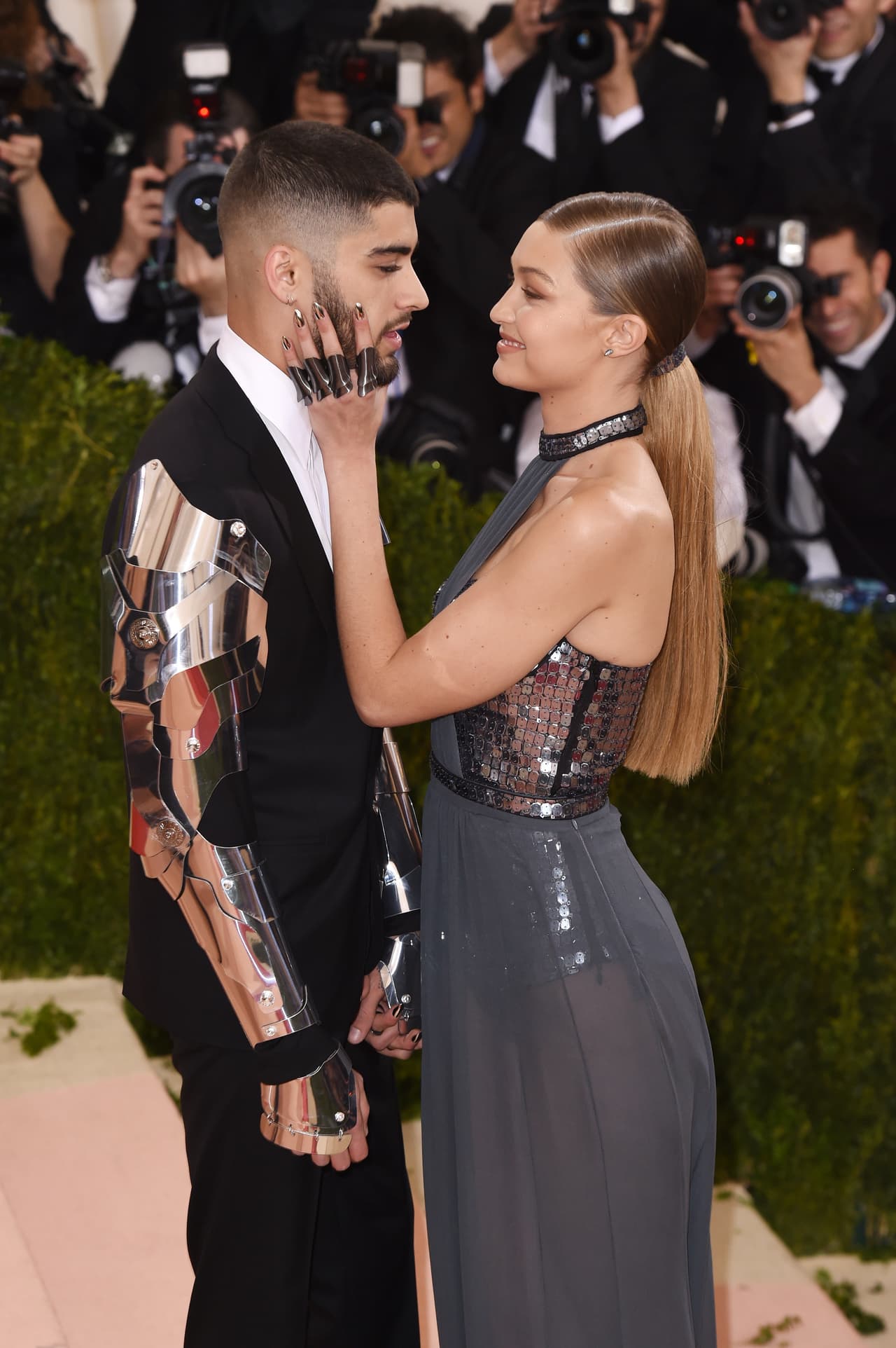 Zayn Malik y Gigi Hadid la pareja más dulce Gala Met 2016