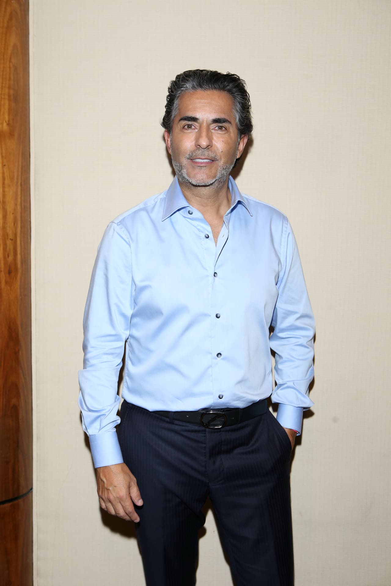 "Es muy importante aclarar que hemos estado saliendo, ahora ya le ponen nombres de que somos pretendientes, que somos galanes, pero 
<b>yo todavía no le he dicho. No me la espanten</b>", aclaró el presentador.