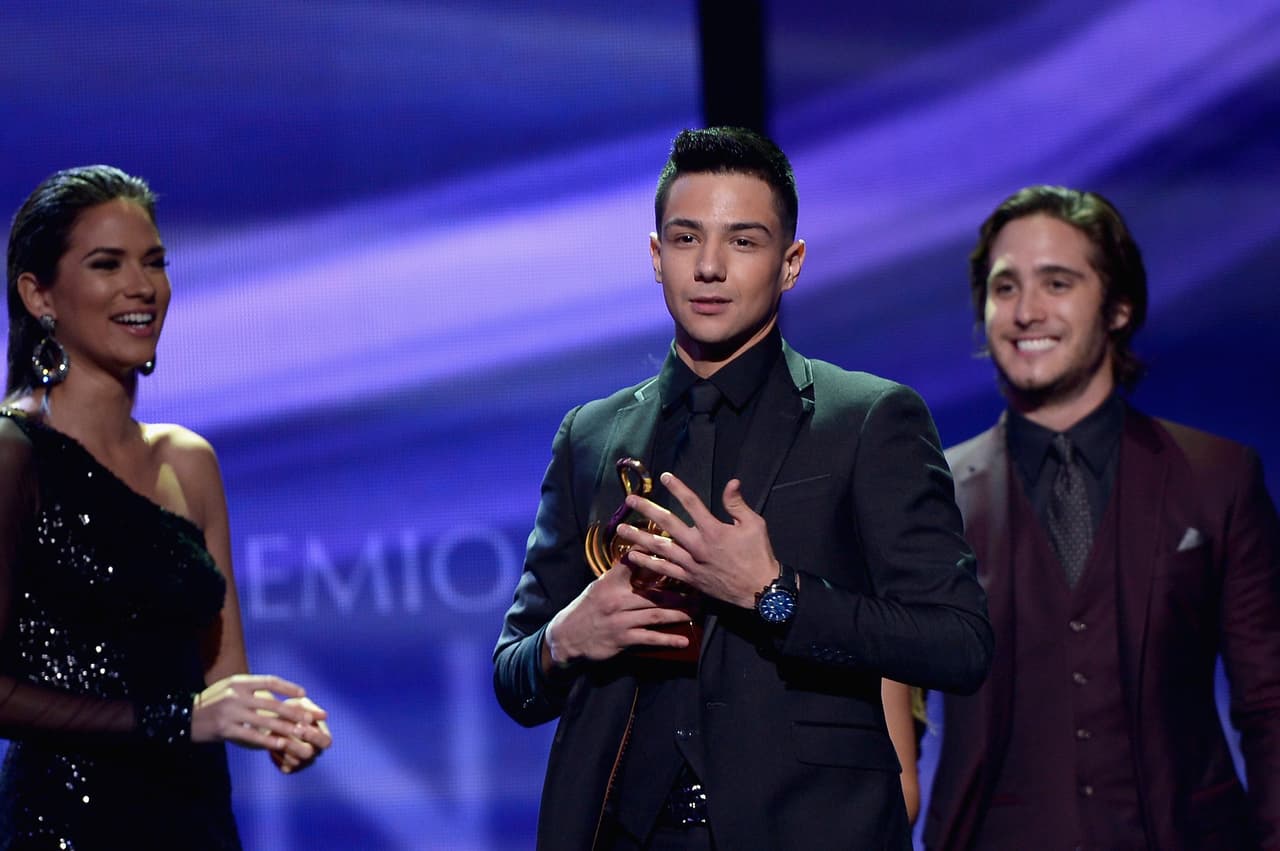 Para 2015, Luis Coronel se llevaría su primer Premio Lo Nuestro al Artista masculino del año en la categoría Regional mexicano.
