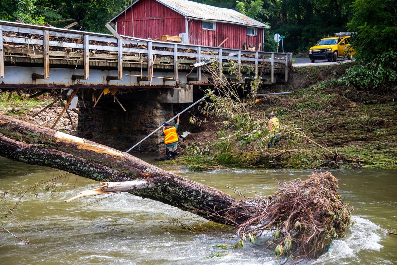 Dos muertos y al menos 20 desaparecidos por inundaciones en Carolina del Norte causadas por Fred