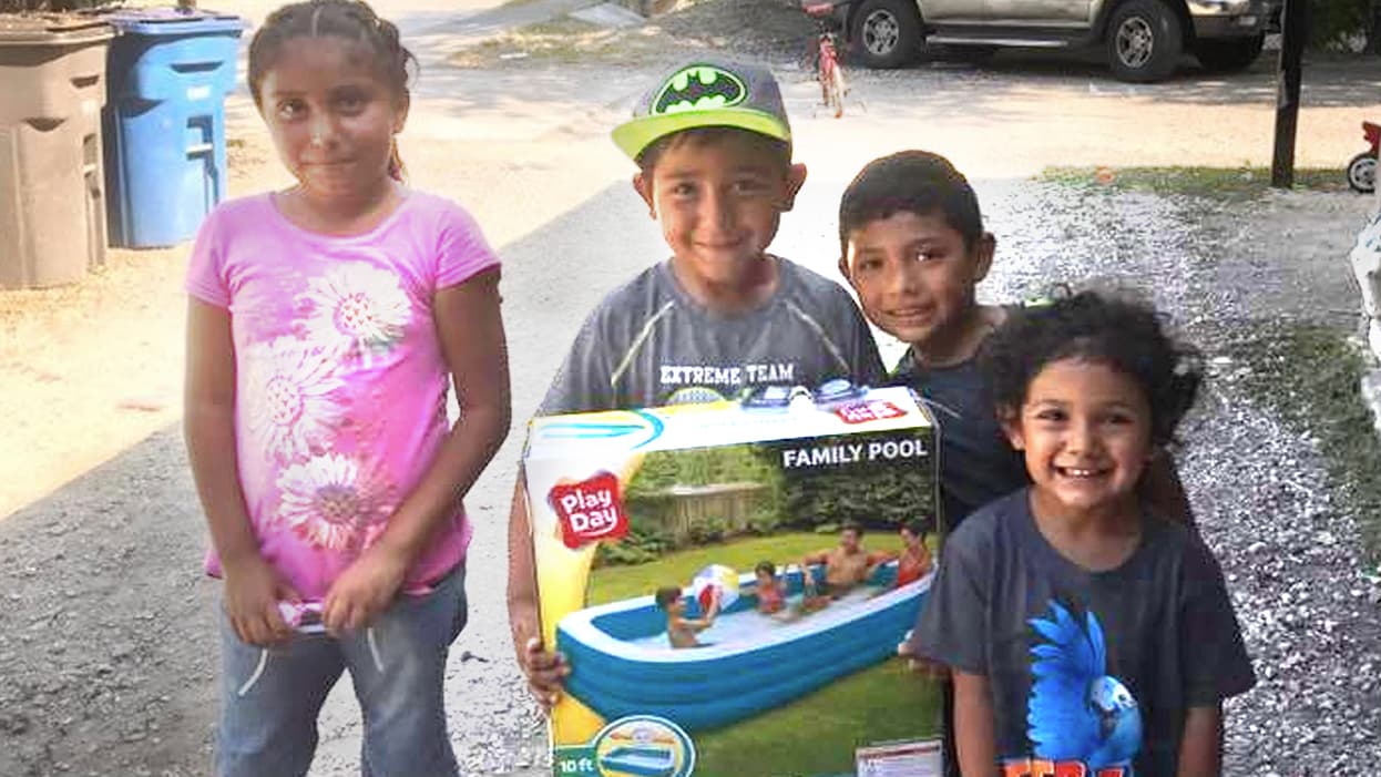 'Pools for kids': una iniciativa que regala piscinas inflables a niños de escasos recursos en Texas durante el verano