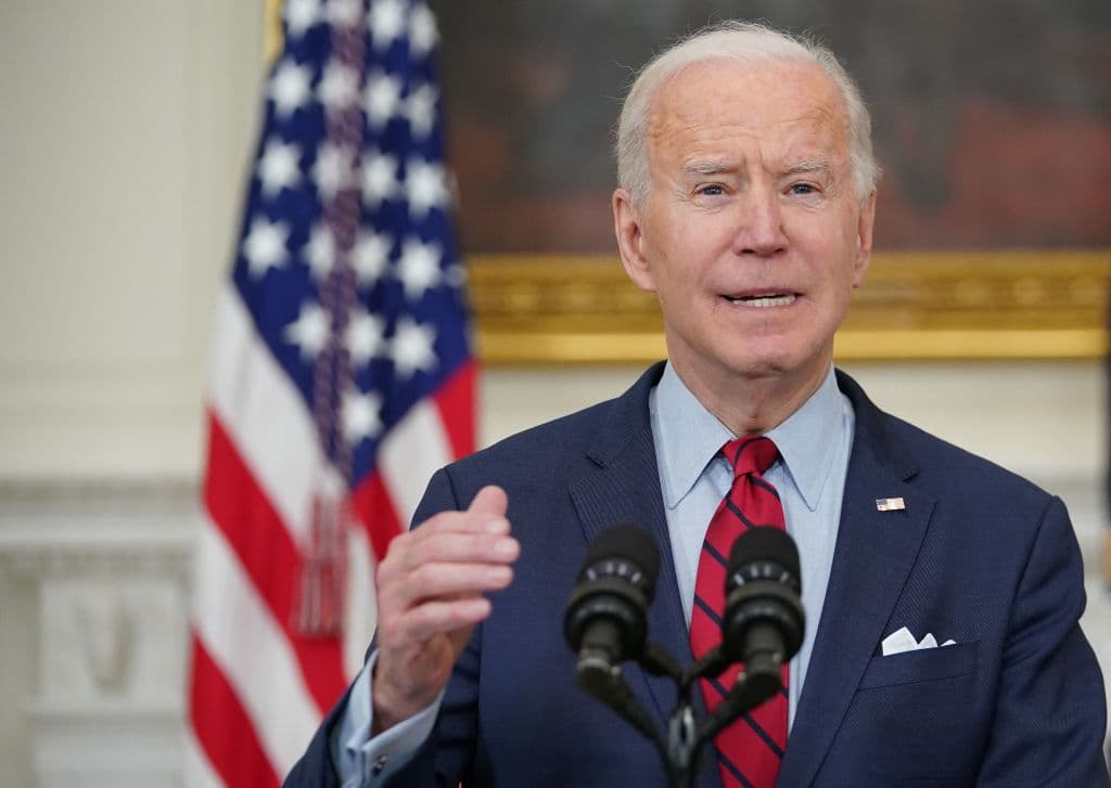 Biden urge al Congreso prohibir las armas de asalto tras el tiroteo en Colorado