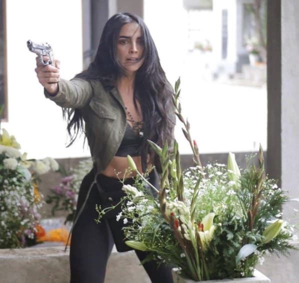 La novela 'Rosario Tijeras' te atrapará, es una historia llena de acción, donde veremos como dos jóvenes de clase alta se enamoran de una peligrosa asesina, bella, sensual y misteriosa mujer. Esta es la versión mexicana protagonizada por Bárbara del Regil.