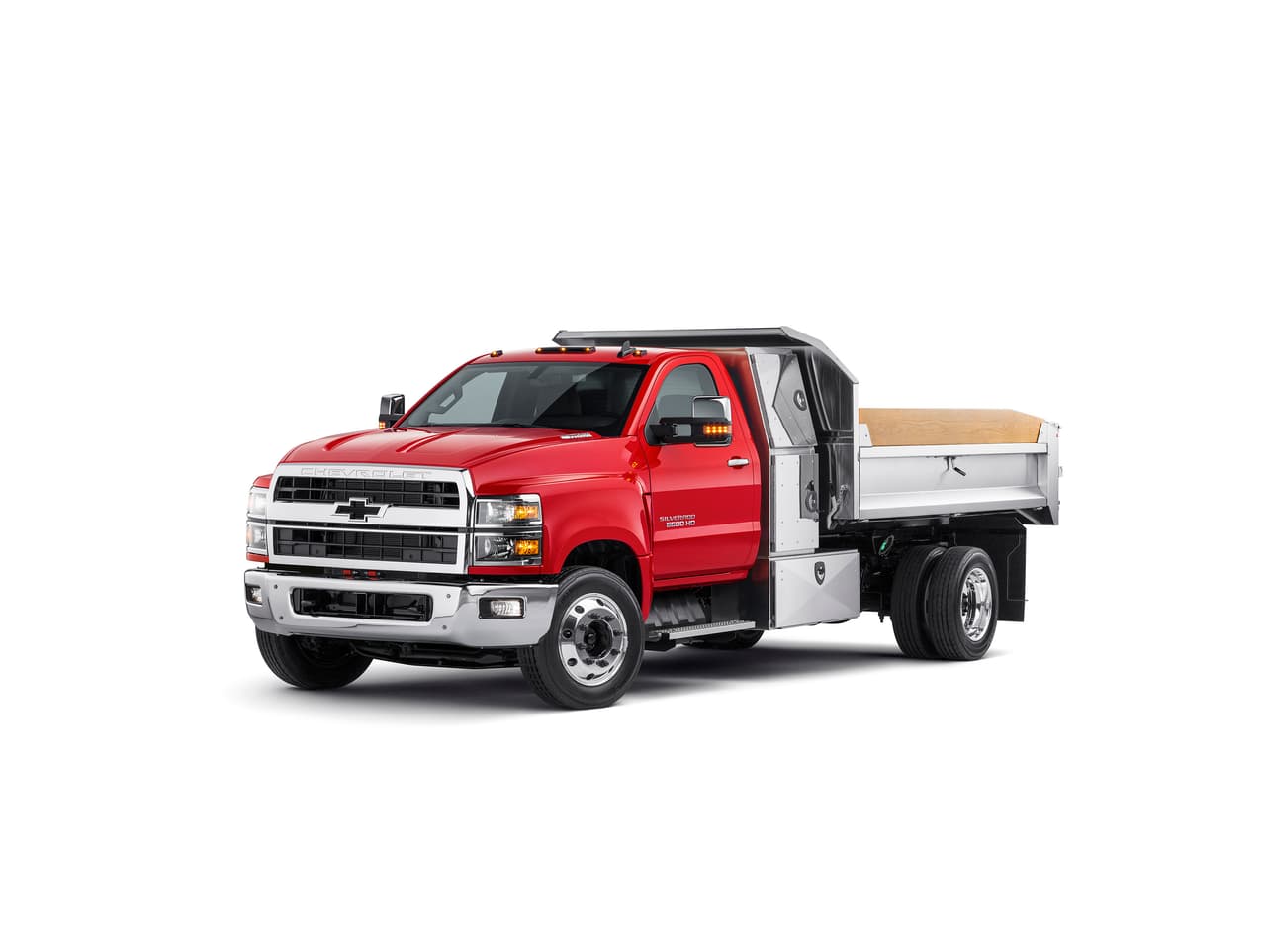 En enero, 
<b><a href="https://www.univision.com/temas/chevrolet">Chevrolet</a></b> indicó que presentaría solo las versiones Silverado 4500 y 5500, pero ahora sorprende al agregar la versión 6500.
