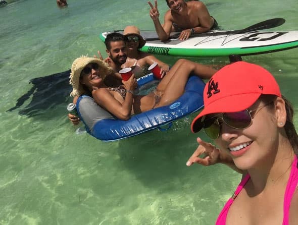 Ana Patricia: "Domingo de playa con los amigos". (Agosto 7, 2016)