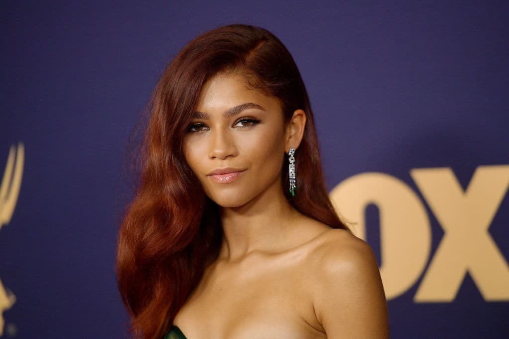 Como 
<a href="https://www.univision.com/famosos/zendaya-se-corto-y-pinto-el-cabello-pelirrojo">actualmente está luciendo Zendaya</a>, que, después de un año lleno de giras de prensa y entrevistas, decidió tener un cambio de 'look'.
