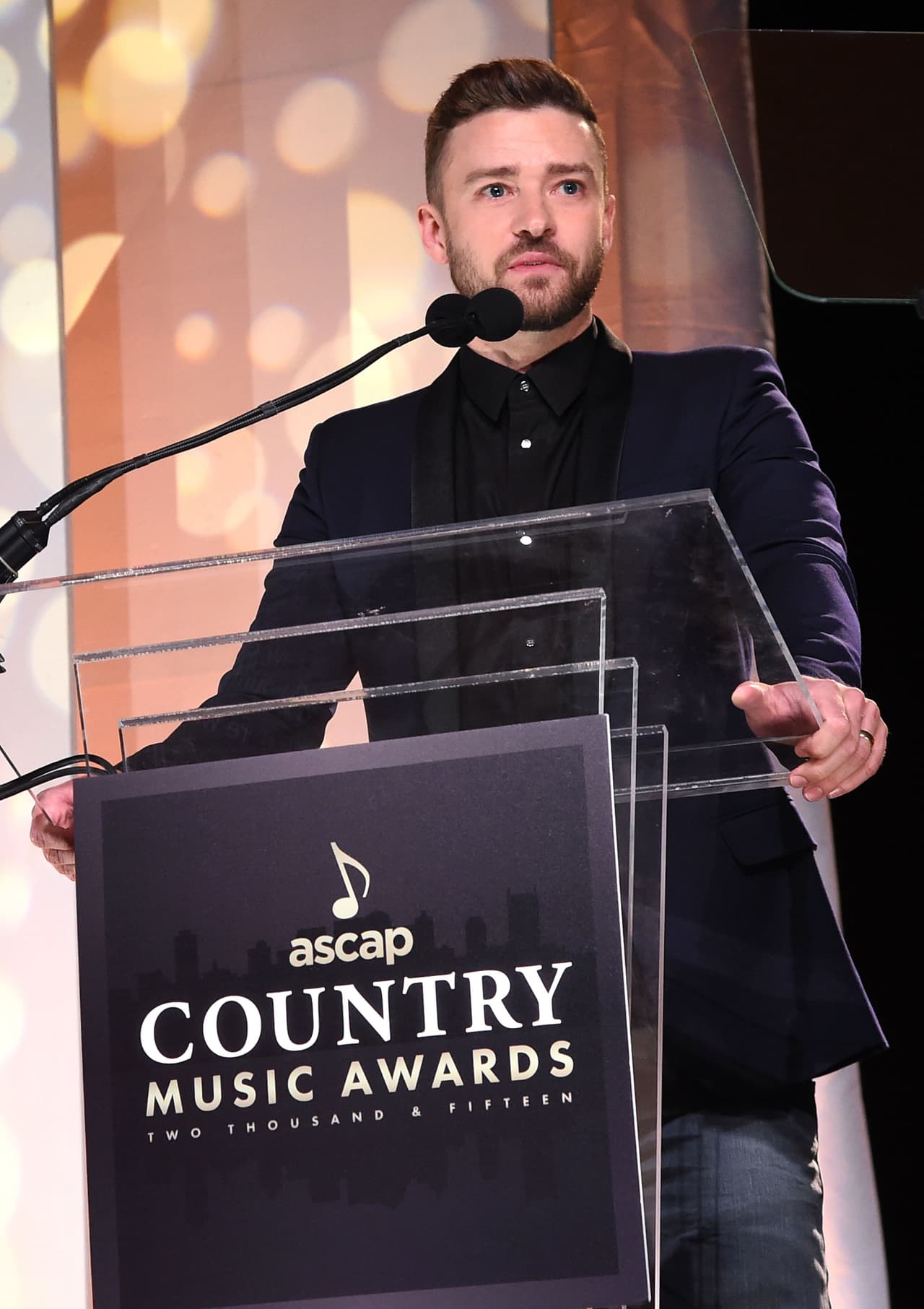 También agradeció y dirigió algunas emotivas palabras.