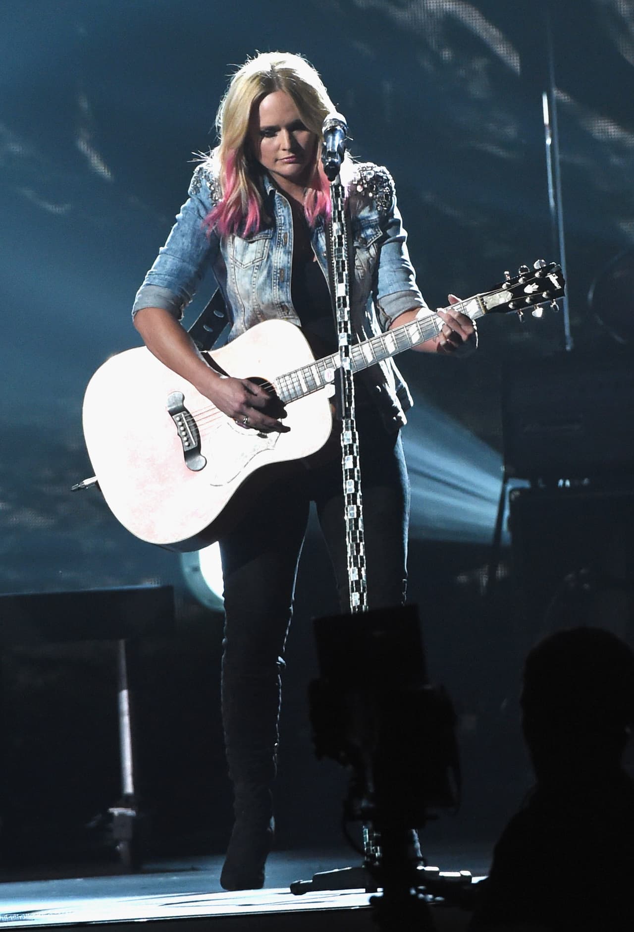 El público la ovacionó de pie por esta aparición y la entrega.