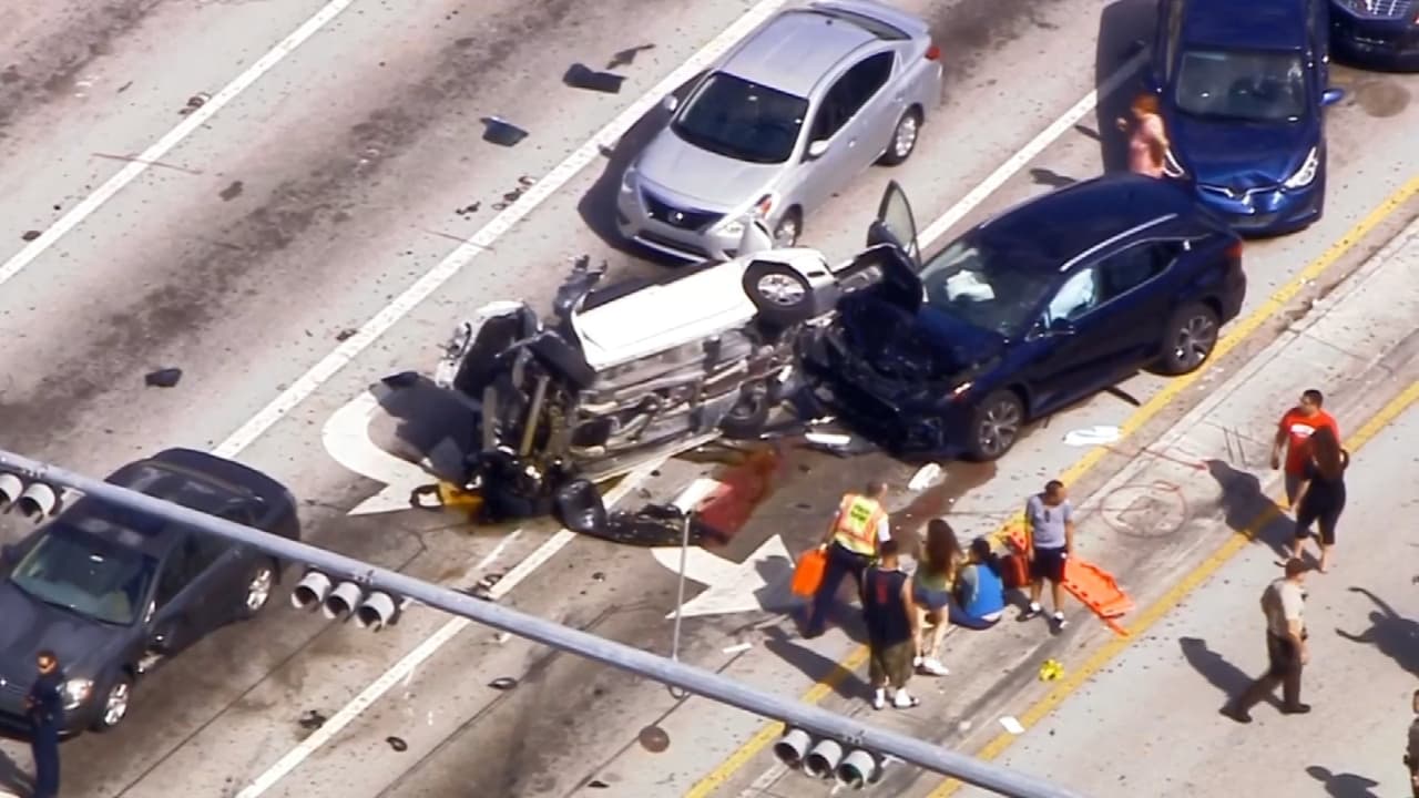 Policía muere en accidente que involucró a varios autos al suroeste de Miami Dade