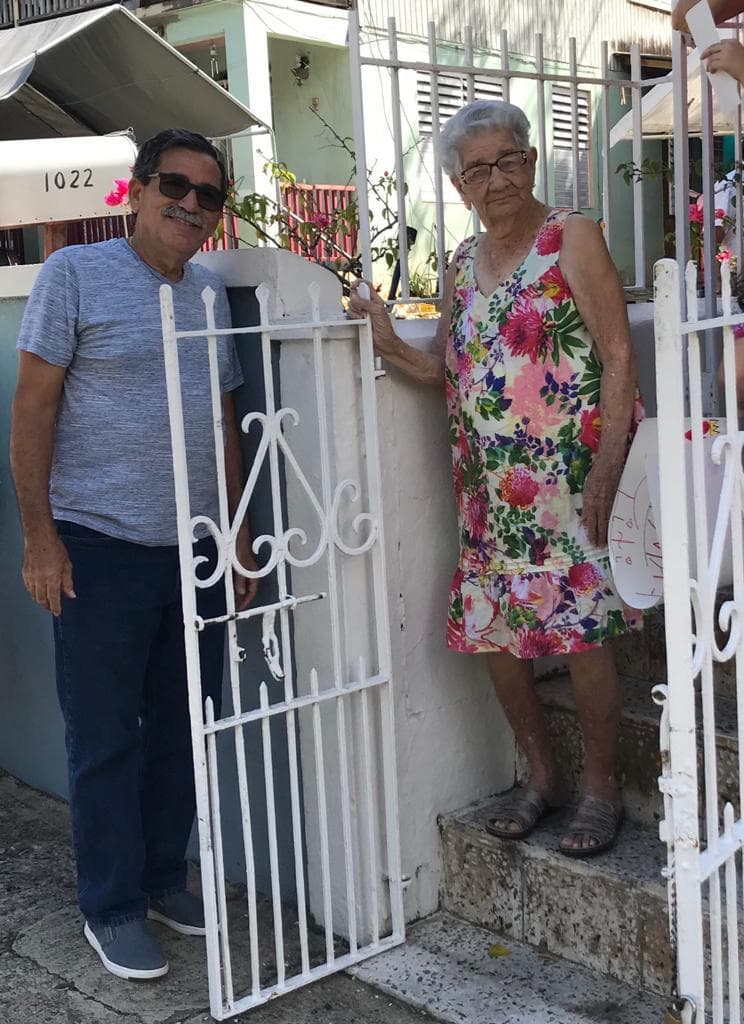 Julia Rodríguez Suárez vive en Mayagüez, tiene nueve hijos, 23 nietos y 37 bisnietos.