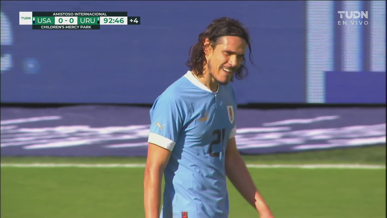 ¡Qué hiciste Cavani! Darwin le pone medio gol y Edinson la falla