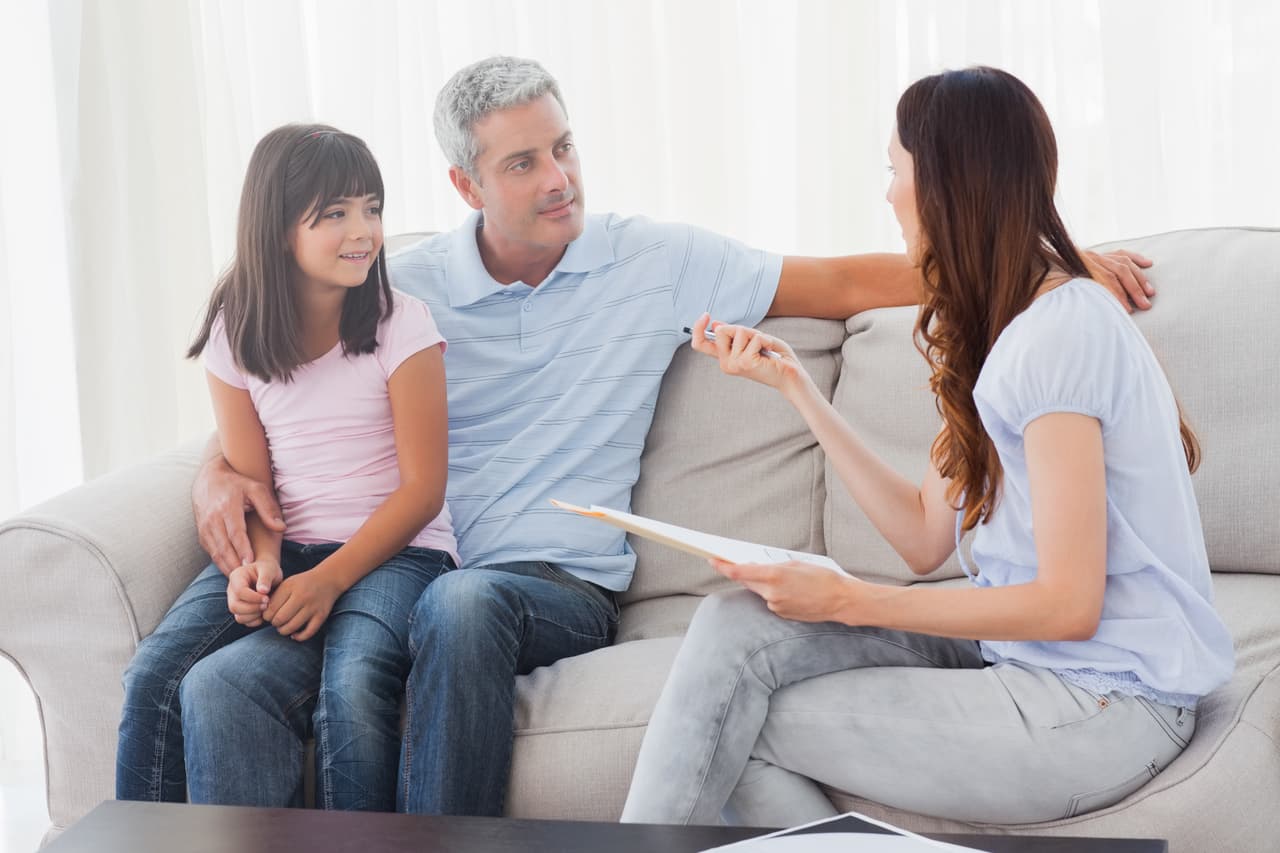 Un miembro de tu familia o un amigo cercano espera poner un negocio con tu ayuda y solicita tu consejo, asesoría y experiencia en un trabajo complicado. Extiéndele tu mano y coopera con ellos, pero cuida tu tiempo e intereses. 
<br>
<br>Por Profesor Zellagro