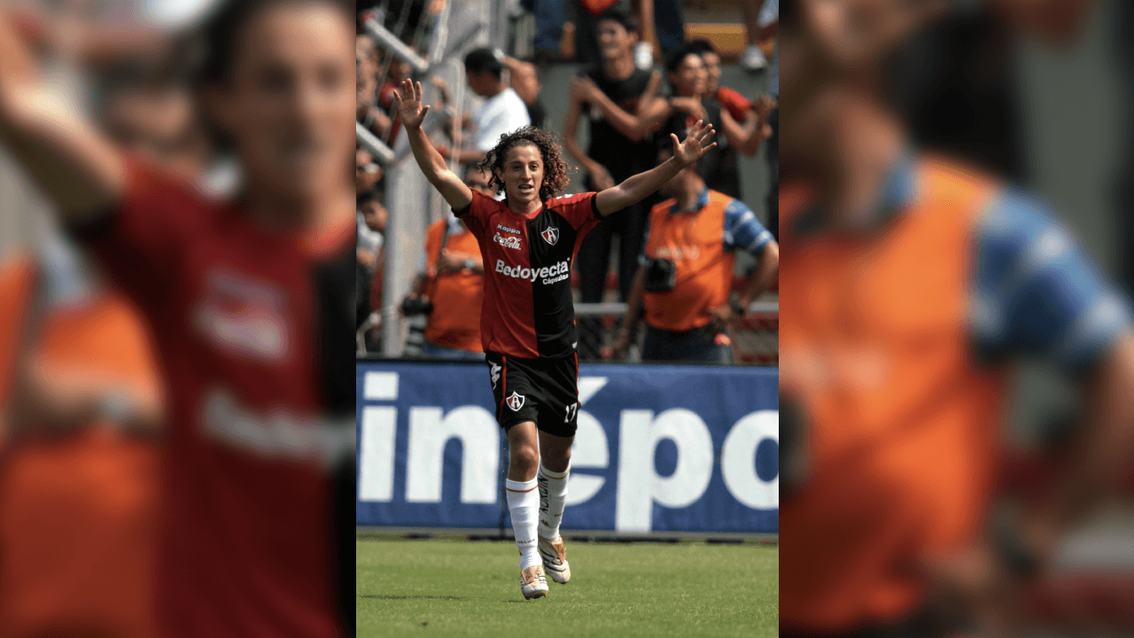 <b>Podría retirarse en el Atlas</b>
<br>- En diversas ocasiones ha manifestado que le gustaría volver a México y despedirse comoo futbolista con el club que lo vio nacer.