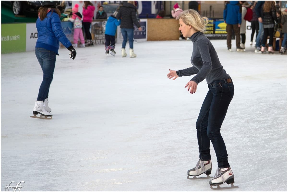 ⛸
<b>Wentworth Park</b>
<br>📍5625 S. Avenida
<br>📆A partir del 24 de noviembre
<br>📲Se requiere preinscripción para algunas actividades✍️chicagoparkdistrict.com/ice-rinks.