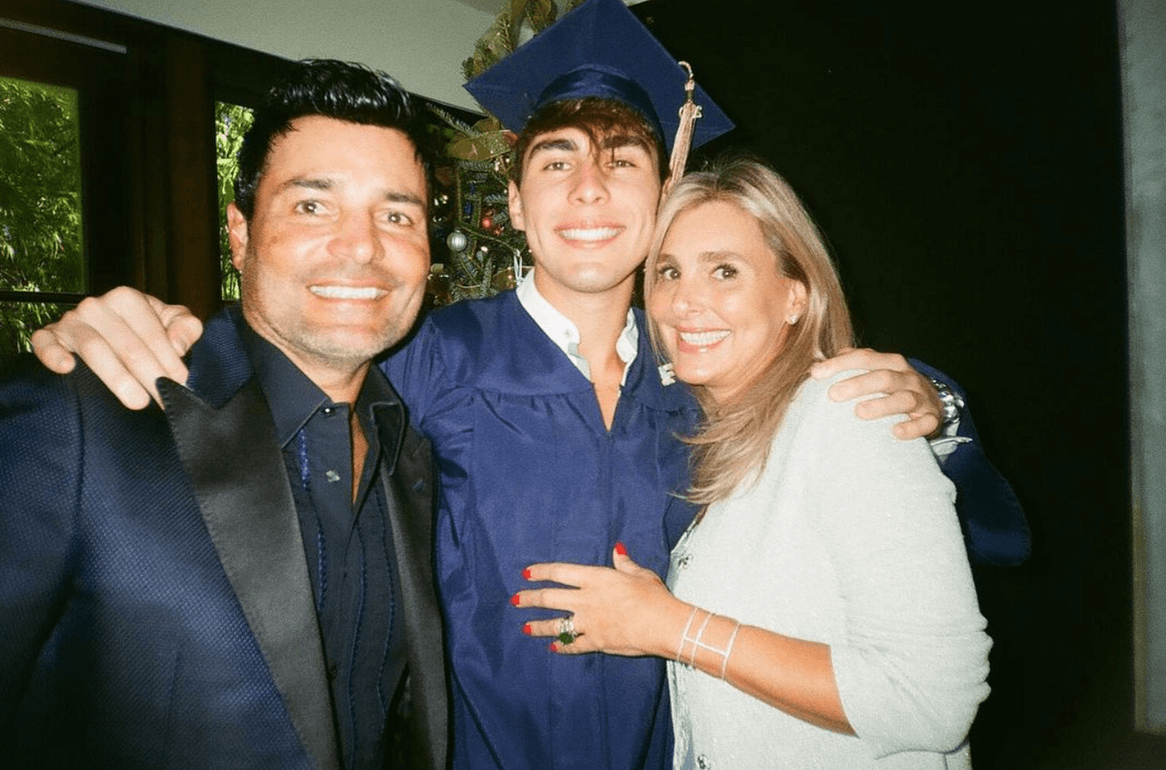 <a href="https://www.univision.com/entretenimiento/el-hijo-de-chayanne-despierta-tantas-pasiones-como-su-papa-en-redes-sociales-fotos">Lorenzo Valentino</a> es el primogénito del boricua, nació el 14 de agosto de 1997.