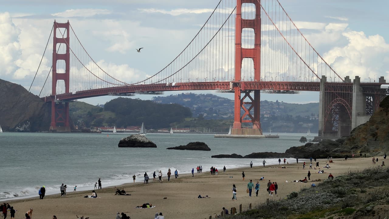 Pese al amague del gobernador, las playas de la Bahía de San Francisco siguen abiertas con estas restricciones
