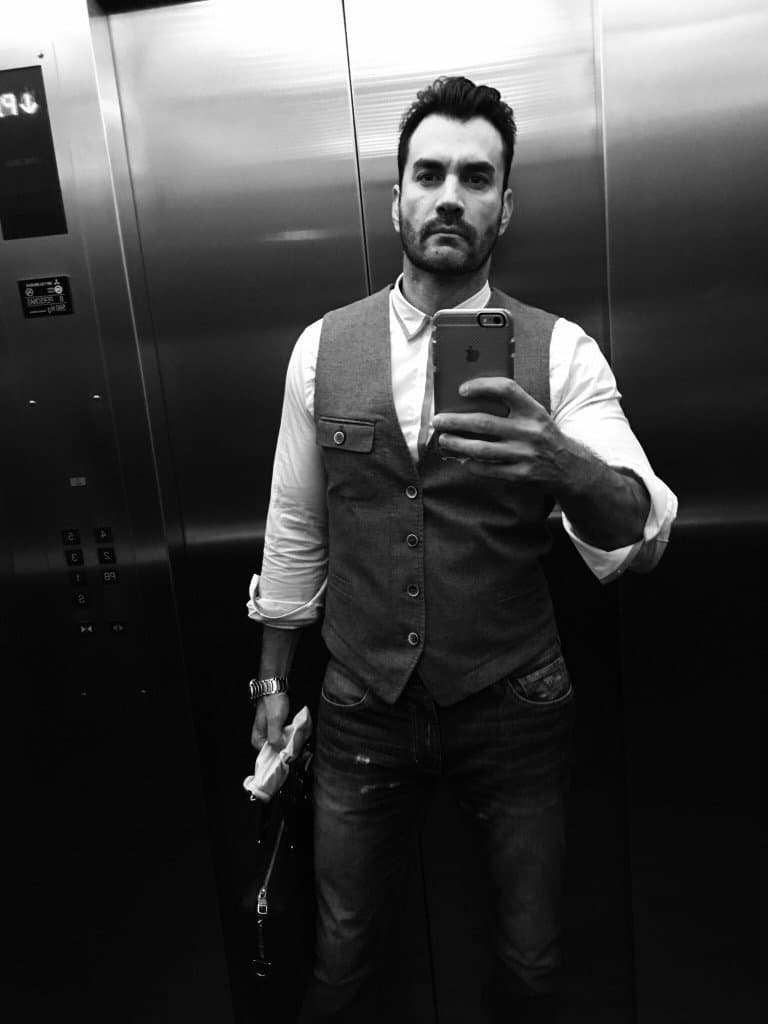 Estudió la licenciatura en Derecho en la Universidad de Sonora, su tierra natal.