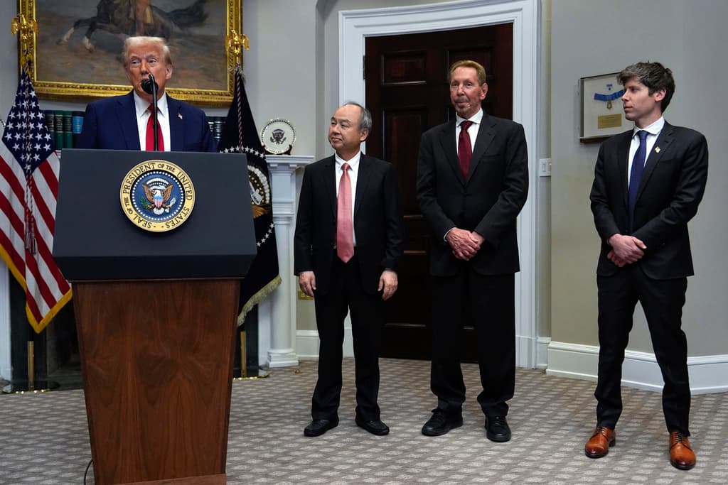 Trump hizo el anuncio acompañado por Masayoshi Son, director ejecutivo de SoftBank Group, Larry Ellison, presidente de Oracle Corporation y director de tecnología, y Sam Altman, director ejecutivo de OpenAI.