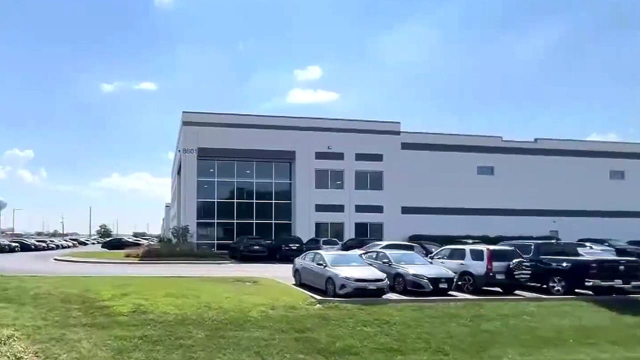 Agentes de ICE arrestan a seis trabajadores en fábrica del suburbio de McCook, Chicago