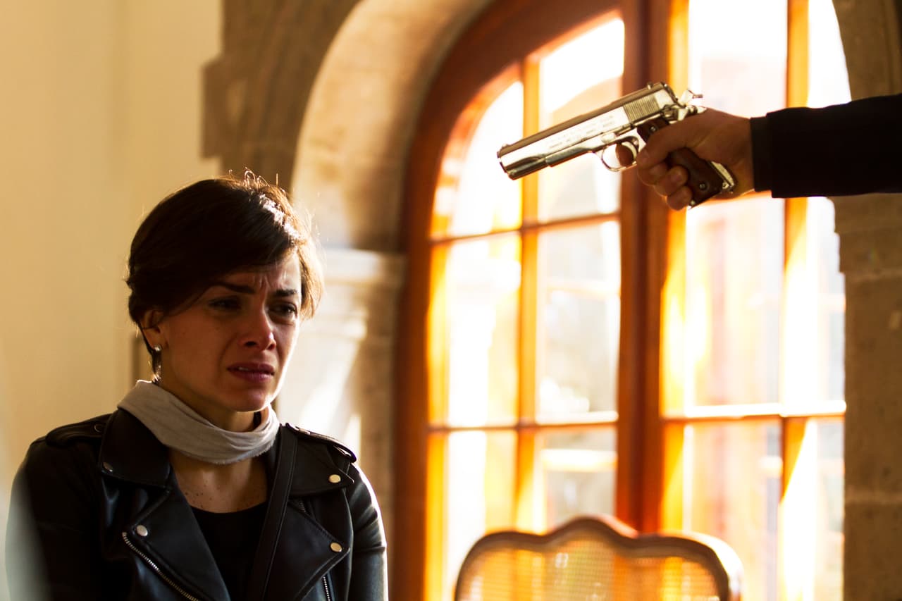 Antes de acabar con ella. John le preguntó sobre su relación con Yolanda y su colaboración con la DEA.